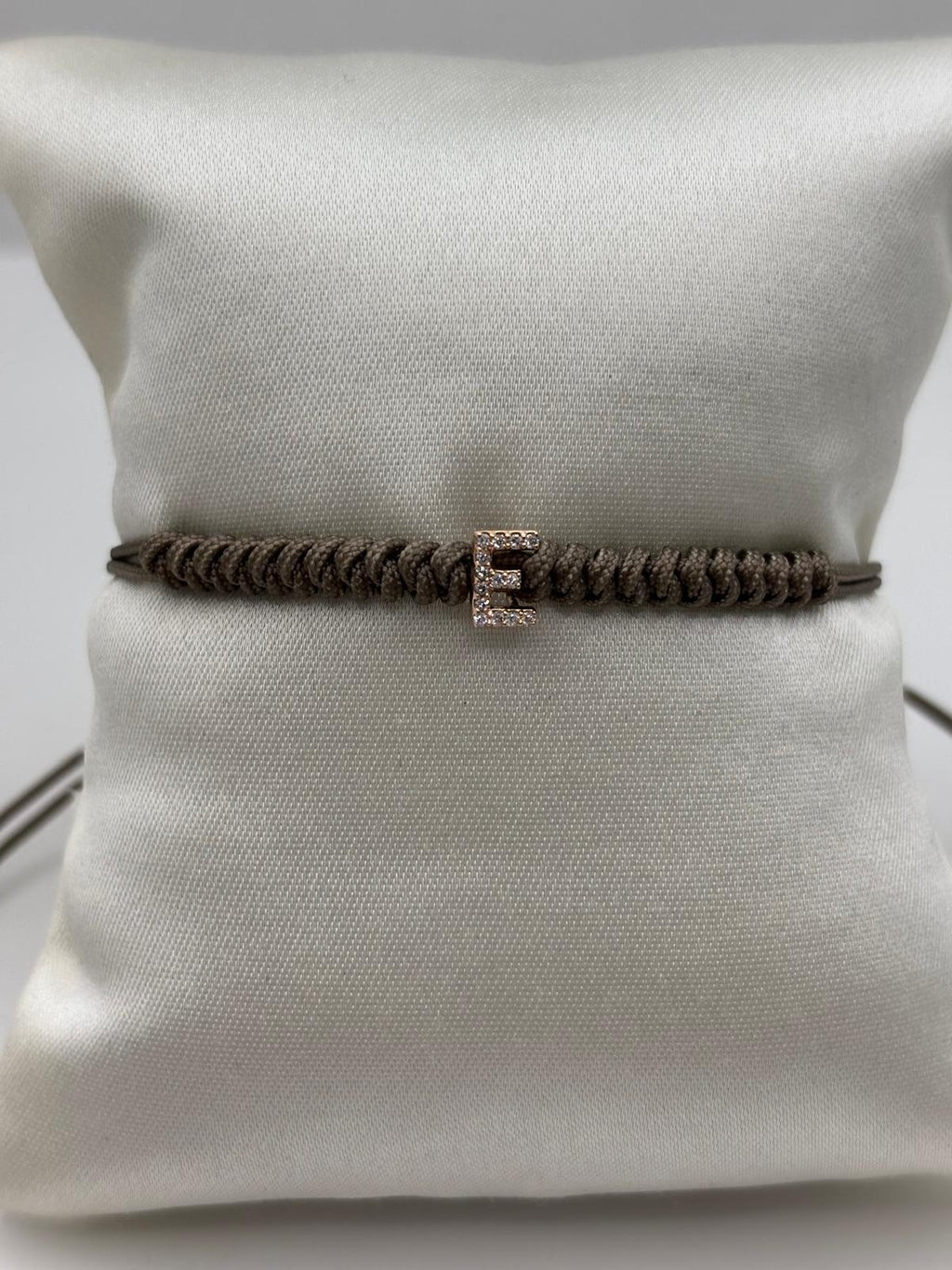 Bracciale cordino con lettera E