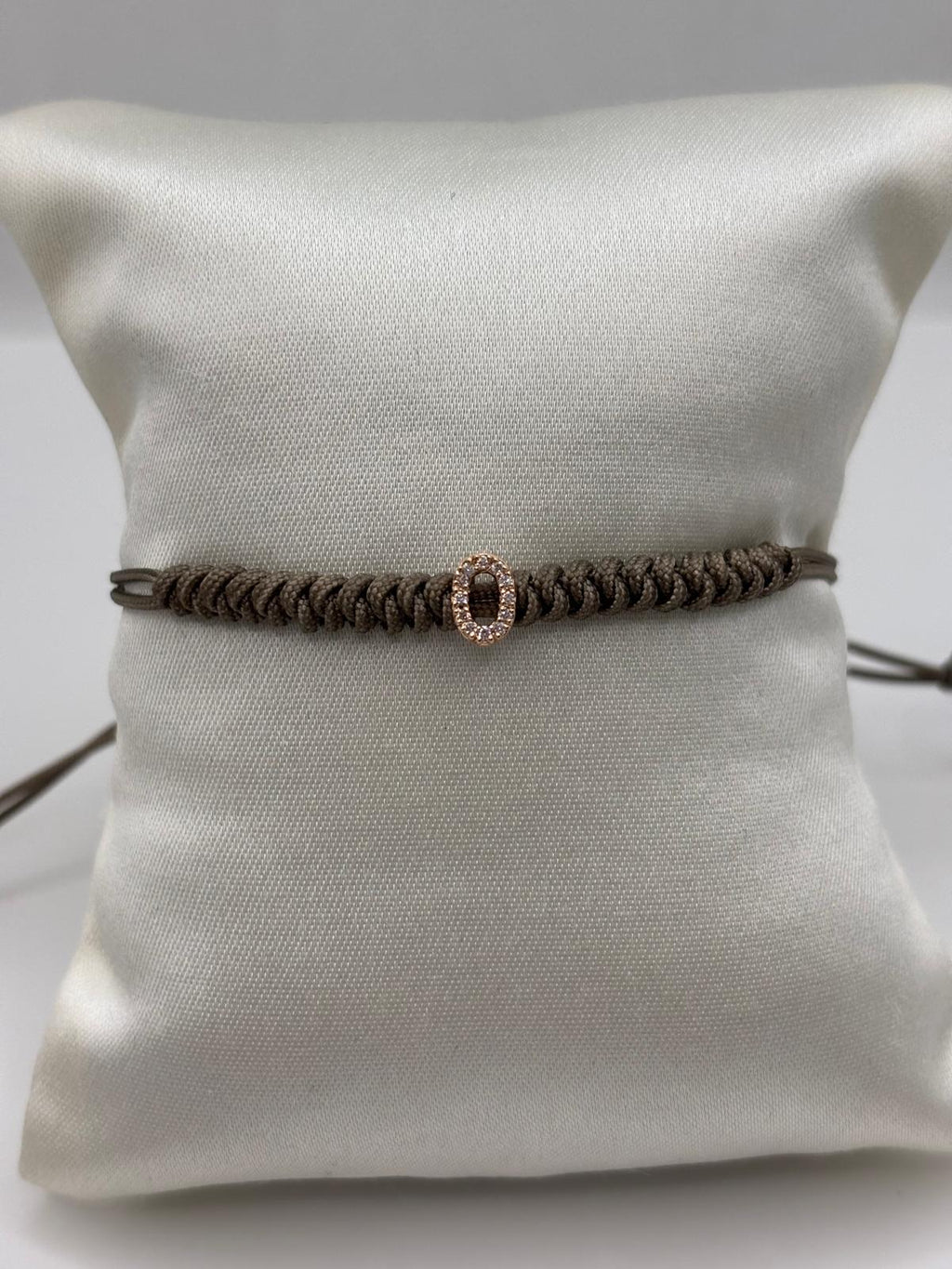 Bracciale cordino con lettera O
